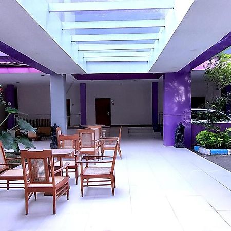 Twin Star Hotel Solo Buitenkant foto