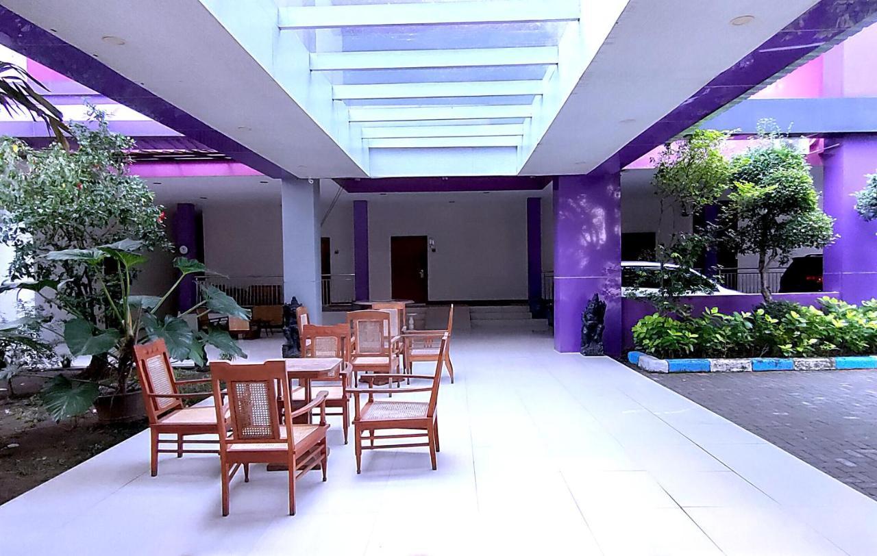 Twin Star Hotel Solo Buitenkant foto
