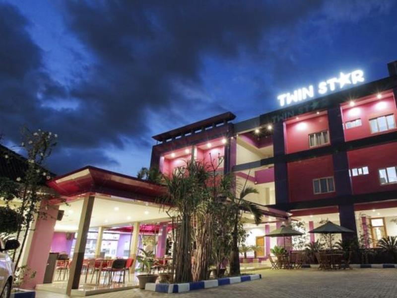 Twin Star Hotel Solo Buitenkant foto